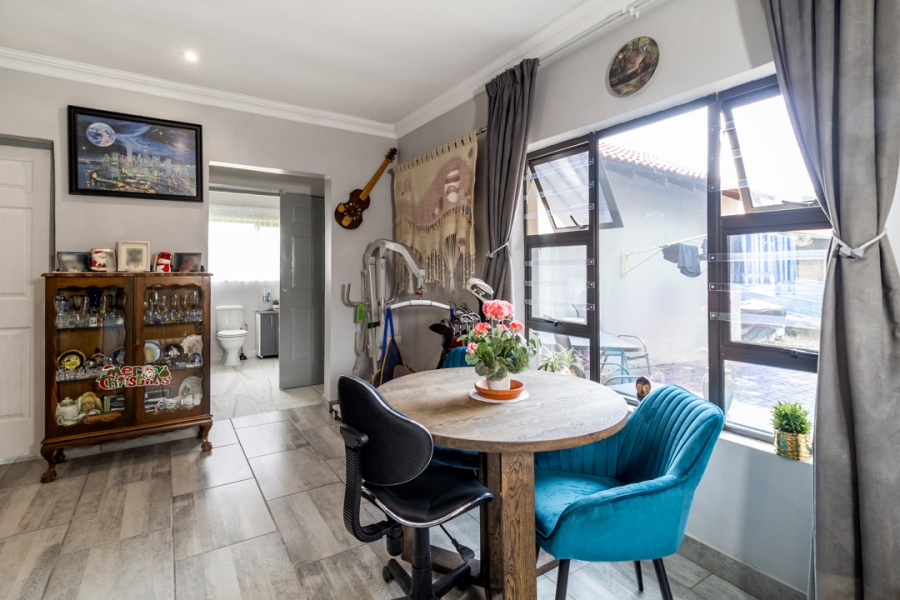 8 Bedroom Property for Sale in Ifafi North West